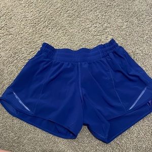 Lululemon Hotty hot low rise 4’ short